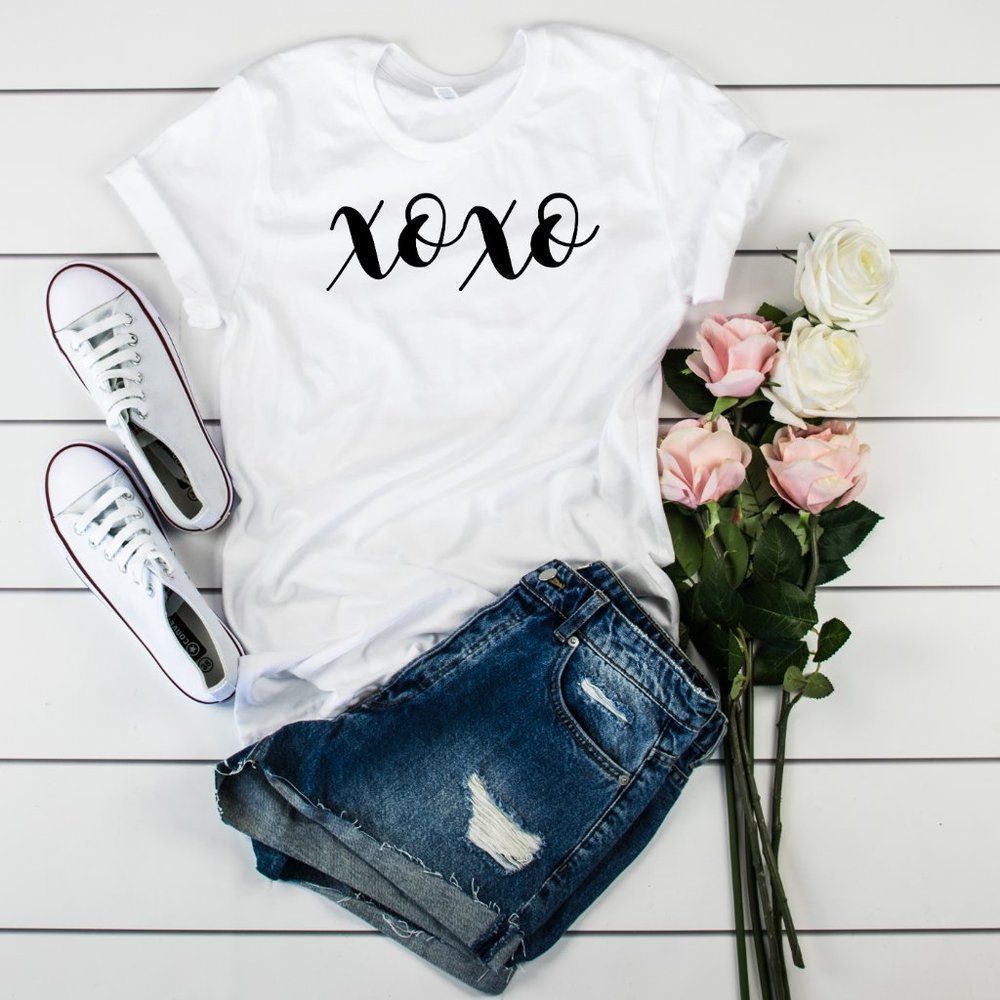 Design Tee Shirt Top Short Sleeve Graphic T-Shirt XOXO